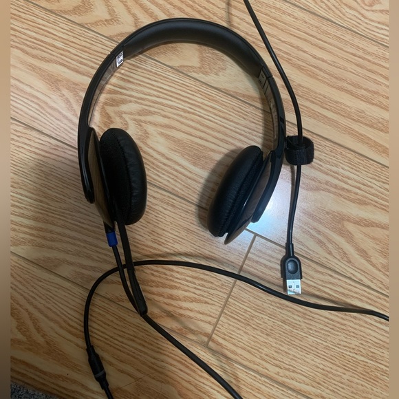 Logitech H540 Wired Headset with Mic - Picture 2 of 2
